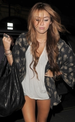 normal_miley-cyrus-notting-hill-hottie_(10) - 0-0  flaunting her sexy black bra outside of her hotel in London