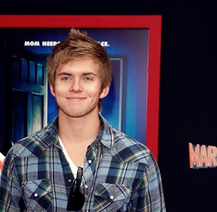 Smiley - Chris Brochu