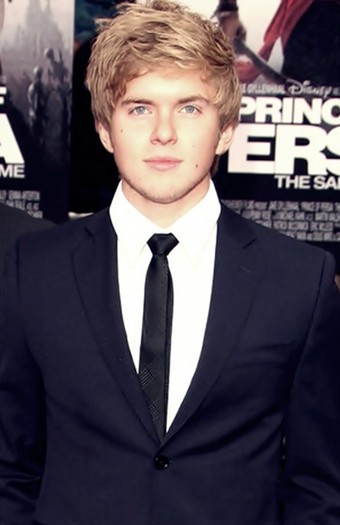 Chris - Chris Brochu