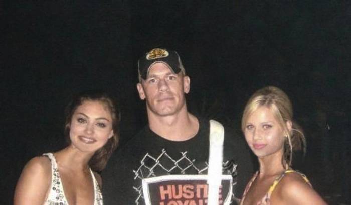 JOHN CENA ,PHOEBE TONKIN SI CLAIRE HOLT