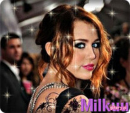 31307584_MEZFLTASJ - Miley Cyrus glittery