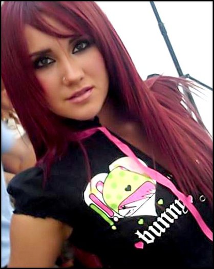 2M6UCFQ - dulce maria 2