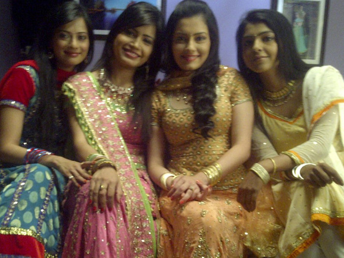 191337_210052352345326_121064341244128_997075_6490008_o - Priya Ahuja