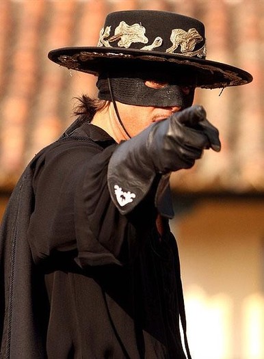 Zorro_La_espada_y_la_rosa_1245060961_3_2007