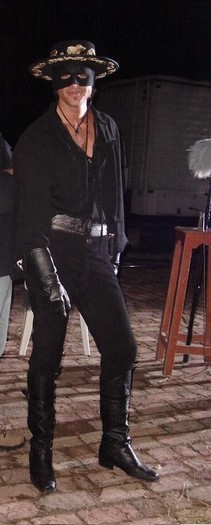 Zorro_La_espada_y_la_rosa_1226583658_1_2007