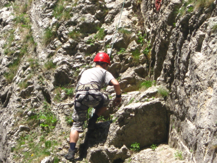  - 000 CALATORIE PRIN TARA