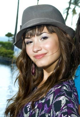 GYQIBFZHLPLBVWLRRUZ - xxDemi Lovatoxx
