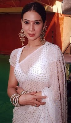 Kim Sharma - CONCURS 001 Actrita bollywoodiana ce arata cel mai bine in SARI