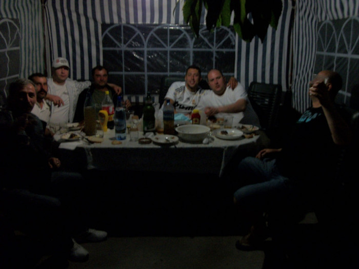 100_1399 - chefuri_intre prieteni porumbari 09-10-11