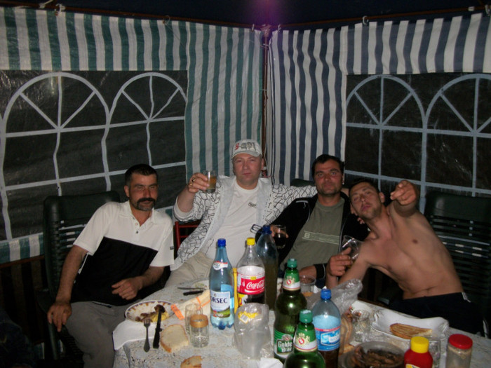 100_1408 - chefuri_intre prieteni porumbari 09-10-11