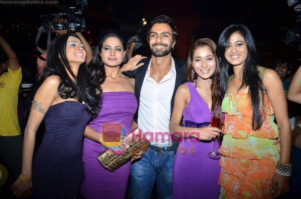 normal_Shweta%20Tiwari%2C%20Ashmit%20Patel%2C%20Veena%20Malik%2C%20Sara%20Khan%2C%20Sakshi%20Pradhan