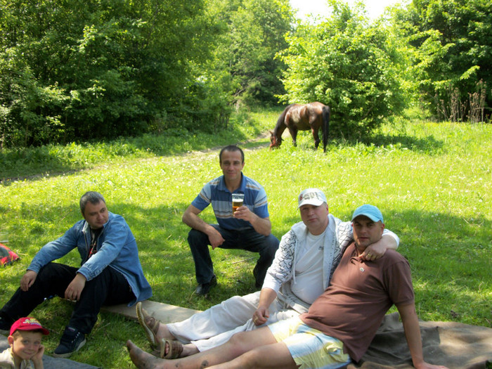 100_1446 - chefuri_intre prieteni porumbari 09-10-11