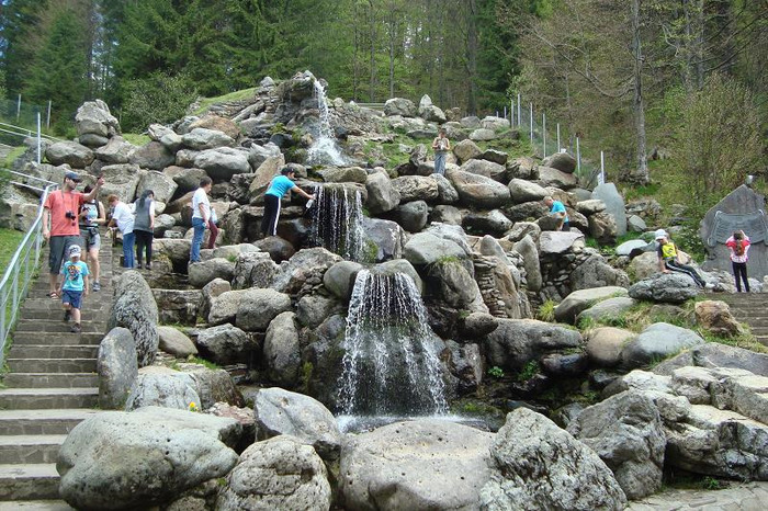 izvorul  devenid  cascada  . - EXCURSIE  2011