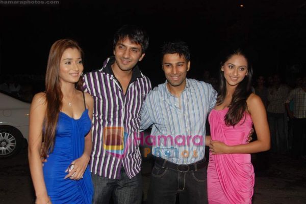 31427131_DIITQEIZF - xxSara Khan-Sadhnaxx