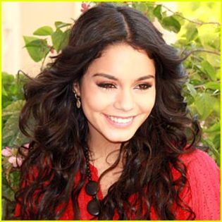 vanessa-hudgens-ken-brown-shop - cea mai frumoasa vedeta disney