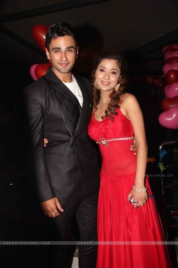 125707-sara-khan-and-nishant-malkani-pose-for-pictures-at-party-of-ram - sapna babul ka bidaai nou