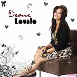 37395188_QRYHSYKJP - Demi Lovato Glittery