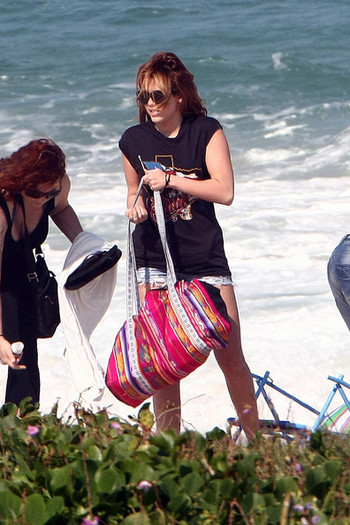 Miley Cyrus Miley Cyrus Leaving Barra da Tijuca RxvZh1Ofebvl