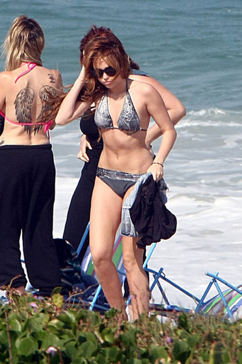 Miley Cyrus Miley Cyrus Leaving Barra da Tijuca u-cXh6lQh0Wl