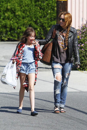 Miley Cyrus Miley Noah Cyrus Sharky LA SnEddfN7FxMl