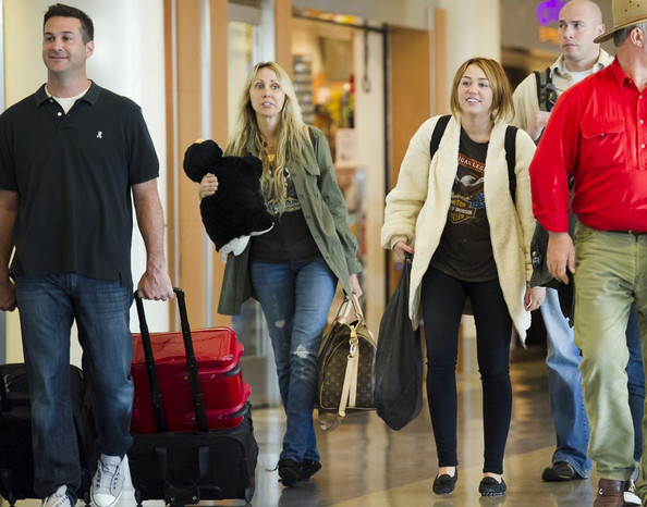 Miley Cyrus Miley Tish Cyrus LAX 0PCmH1BaF9il