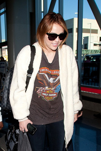 Miley Cyrus Miley Tish Cyrus LAX v-c6ru2lPbHl - Miley Cyrus