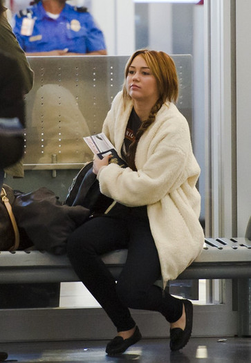 Miley Cyrus Miley Tish Cyrus LAX xtoICPOnRxVl