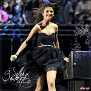 34775749_LMTUYHNPB - Selena Gomez Glittery