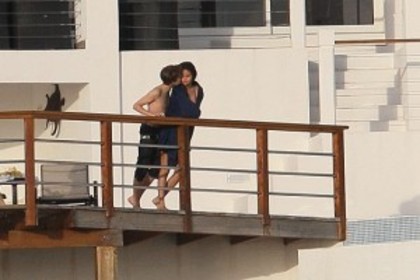 Justin-Bieber-and-Selena-Gomez-vacation-3-300x200