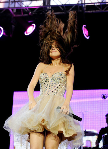 Selena Gomez KIIS FM Wango Tango 2011 Show egrcHRjmHx5l