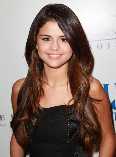 Selena Gomez Long Hairstyles Long Curls lUIQtpmGicJl