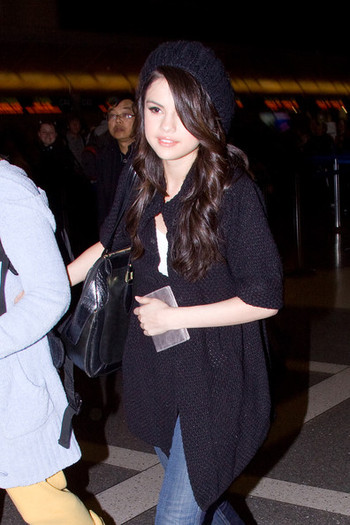 Selena+Gomez+Winter+Hats+Knit+Beanie+2vNHjF_45SKl - Selena Gomez