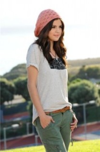 Selena-Dream-Out-Loud-Spring-2011-photo-shoot-5-199x300 - Selena Gomez