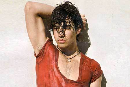 joe-jonas-wet-t-shirt-photo