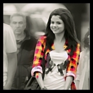 37110330_SRLXQWTAW - Selena Gomez