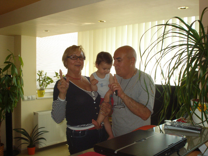 BUNICI FERICITI!