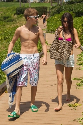  - 2011 Justin And Selena Gomez On Vacation In Hawaii May 24th
