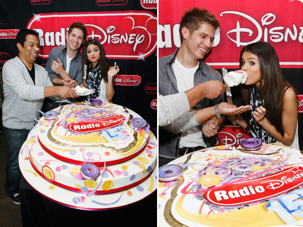 Selena-Gomez-Radio-Disney-Birthday - album pt castigatoare concursului