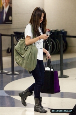 normal_selena-gomez-0004 - 02 06 11  Selena Gomez arriving at LAX Airportc Los Angeles