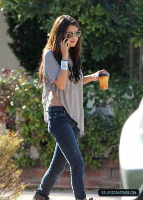 normal_selena-gomez-0002 - 02-07-11  Selena Gomez out in Hollywood with Francia Raisa