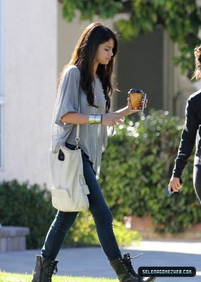normal_selena-gomez-0003 - 02-07-11  Selena Gomez out in Hollywood with Francia Raisa