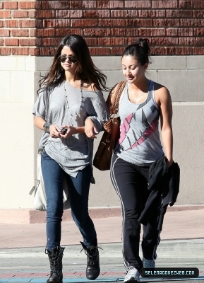 normal_selena-gomez-0004 - 02-07-11  Selena Gomez out in Hollywood with Francia Raisa