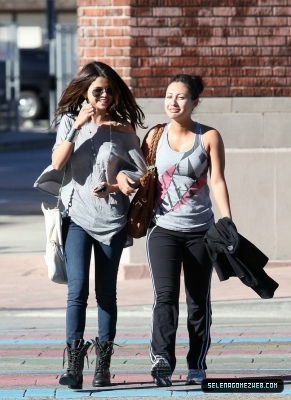 normal_selena-gomez-0005 - 02-07-11  Selena Gomez out in Hollywood with Francia Raisa