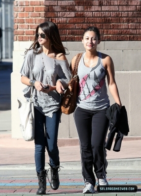 normal_selena-gomez-0007 - 02-07-11  Selena Gomez out in Hollywood with Francia Raisa