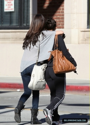 normal_selena-gomez-0009 - 02-07-11  Selena Gomez out in Hollywood with Francia Raisa