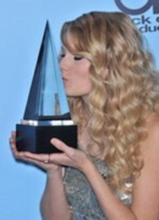 11651323_NMEJVGWKN - Taylor Swift