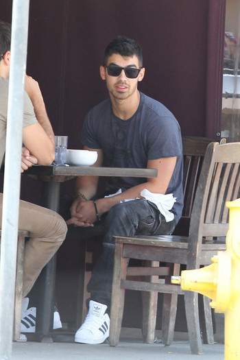 Joe+Jonas+Joe+Jonas+Kings+Road+Cafe+West+Hollywood+_Fdl8ooc3T6l - Joe Jonas at Kings Road Cafe in West Hollywood