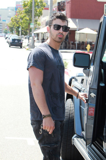 Joe+Jonas+Joe+Jonas+Kings+Road+Cafe+West+Hollywood+oZ7IybgmOucl