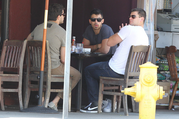 Joe+Jonas+Joe+Jonas+Kings+Road+Cafe+West+Hollywood+YwRp-pqxIbHl