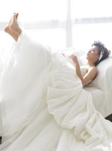 han-hyo-joo-in-wedding-dress4